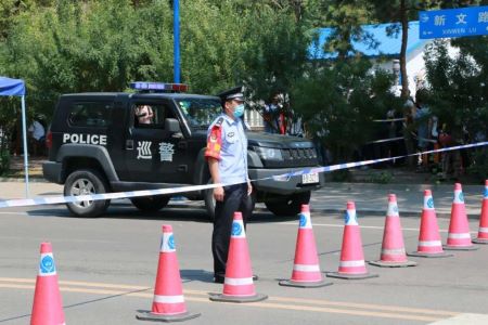战高温斗酷暑 齐齐哈尔市公安局精心部署全力护航中考学生顺利应试