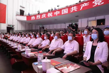 沈阳市大东区举办庆祝中国共产党成立100周年文艺演出暨“两优一先”表彰大会