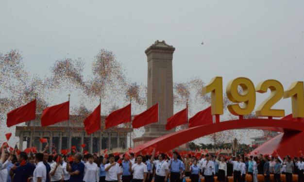 天安门广场飞起10万气球！球幕是这样升起的