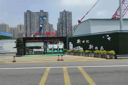 武汉工地“美如画” 新型集成式绿篱围挡功不可没