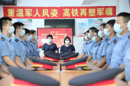 沈阳客运段动车二队在八一建军节来临之际举办“重温军人风姿，高铁再塑军魂”主题活动