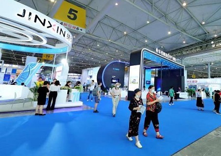 第9届四川大健康博览会在蓉开幕 成都将打造国际健康旅游目的地