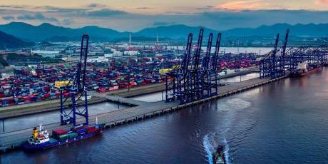 要集装箱？价格翻数倍，也订不到