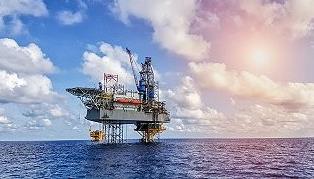 中国首个海上油田群岸电应用项目投产 年减排二氧化碳近20万吨