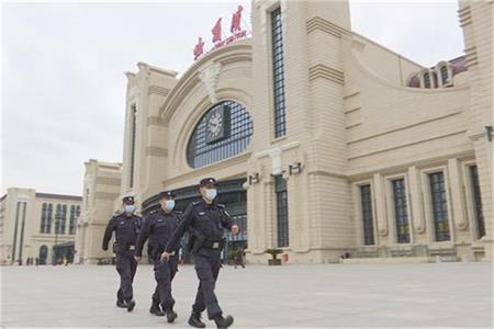 冰城警方开展社会面大巡逻织密&ldquo;安全网&rdquo;