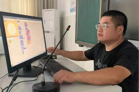 因为我是党员 - 记咸宁市实小教师王亚平