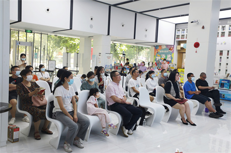 “我是如何开始写作的？湖北省外文书店举办著名作家写作分享会