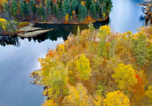 牡丹江镜泊湖: 碧水一池幽静地 青山倒映绿参差