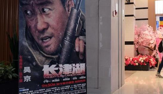 再度涨价：平均票价43元撑起国庆档票房，背后公司谁是赢家？