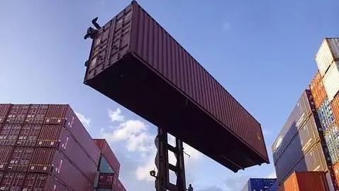 运力和集装箱供给加大 部分热门航线运费报价腰斩