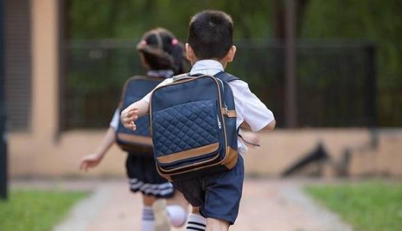 教育部答复提案：将着力解决中小学生校服变相强买、价高等问题