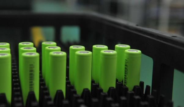 首批新能源汽车电池退役潮来了 回收企业却吃不饱