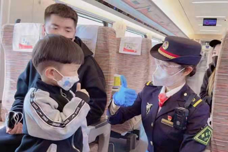 沈阳客运段用优质服务温暖旅途