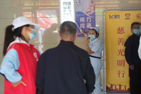 &ldquo;慈善光明行&middot;飞鹤公益行动&rdquo;走进黑龙江克东县