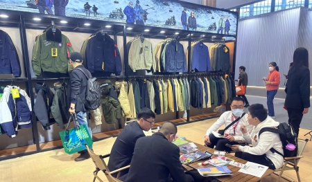中国国际服装博览会闭幕 国内外客商盛赞辽宁超鹏服饰