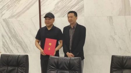 西柳市场提级管理  辽宁超鹏服饰成为高校实习就业基地