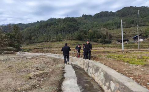 高山村“我为群众办实事”，兴修水渠筑牢防汛安全线​