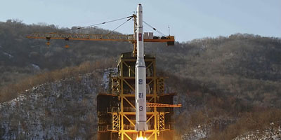 韩媒称朝鲜今晨发射远程火箭