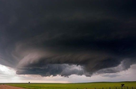 衰退风暴将至？企业危机笼罩 货币战蠢蠢欲动