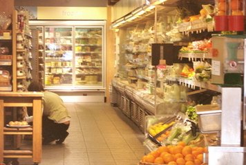 传统烟酒店与未来商店的生死较量