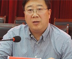 刘建平；如何当一个国家级贫困县的县委书记?
