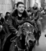 山西千年古村上演唐代“跑马排”