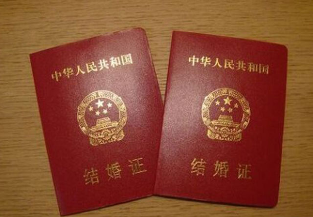 女子不甘寂寞“嫁”二夫 女儿百日迎来2个爸爸