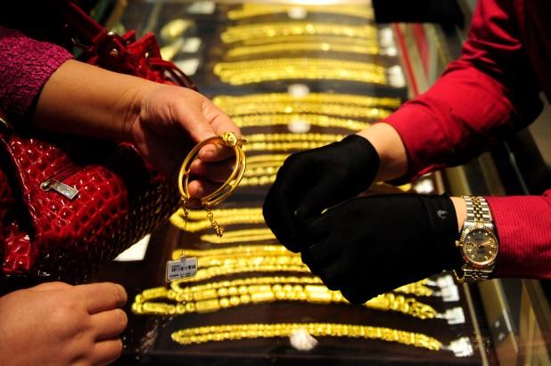 国际金价牛熊转换 &quot;中国大妈&quot;离解套还有多远？