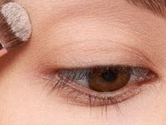 谁说单眼皮女生不好看！其实她性感又可爱