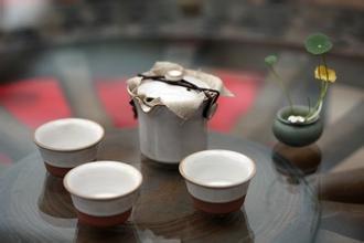 皇帝和他的杯子们