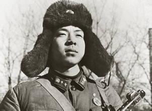 当代雷锋形象的“回归”：从政治形象到超级英雄