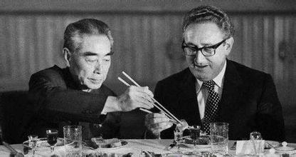 文革时周恩来三次致电解救华国锋