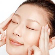 面部按摩让肌肤重焕光彩