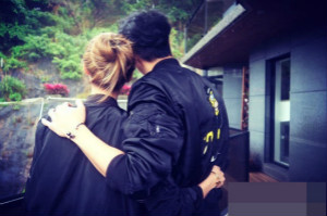 父母结婚50年纪念日何润东领证