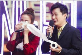 吴昕与偶像张信哲同台