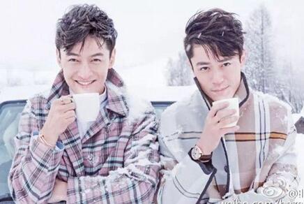 霍建华、胡歌合影入选飞机彩绘图案 获赞颜值高