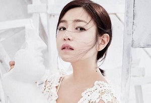 陈妍希登封面化身雪精灵 做演员就要不停尝试