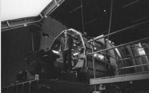 导演《星战8》片场照，巨大机器部件似曾相识