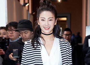 时装周爱笑牙白的明星衣品好