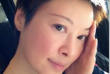 袁立晒自拍享阳光 脸颊泛红少女感爆棚