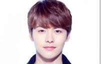 马天宇晒帅气证件照 网友称赞：最美唇形