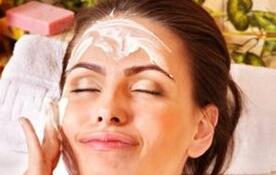 每天牛奶护肤 5分钟变成水嫩美人