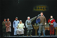 话剧《白鹿原》&quot;给老陕人长脸&quot; 谢幕时掌声如潮