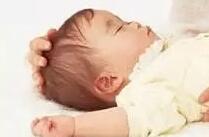 妈妈发烧到底能不能给孩子喂奶