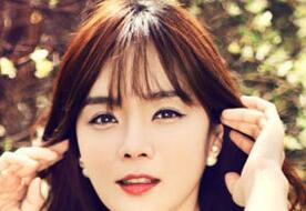 蔡琳春日大片眉眼精致笑容明媚