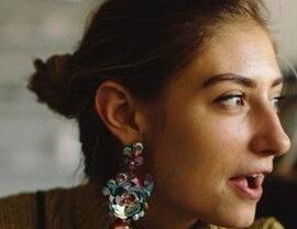 和最好衣品的姑娘学带超大夸张耳环