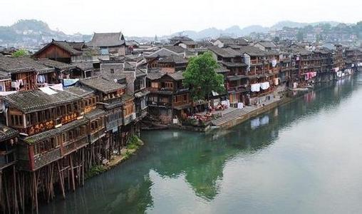 凤凰古城应退出官商合谋