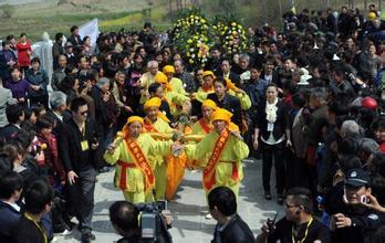 一夜返贫式&ldquo;厚葬&rdquo;是丧葬陋俗