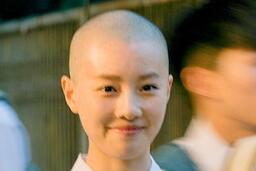 《青茫》曝女生特辑 王鹤润片场剃头挑战不可能