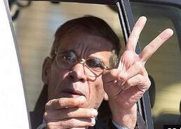 埃航劫机者首次出庭 网民热议&ldquo;爱在云端&rdquo;